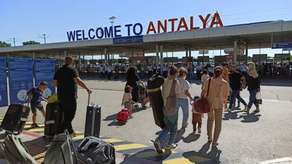 Російські емігранти масово покидають Туреччину