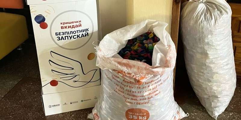 На Вінниччині діти зібрали тонну кришечок від петпляшок