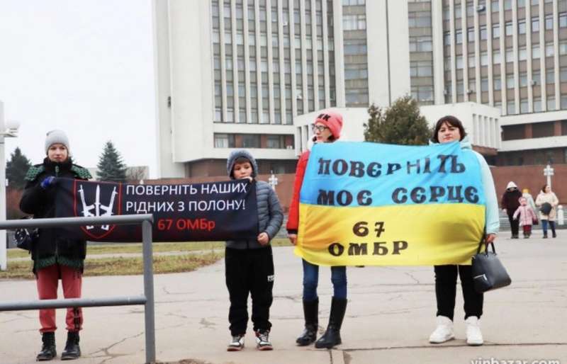 «Поверніть моє серце»: мирну акцію на підтримку військовополонених захисників провели у Вінниці