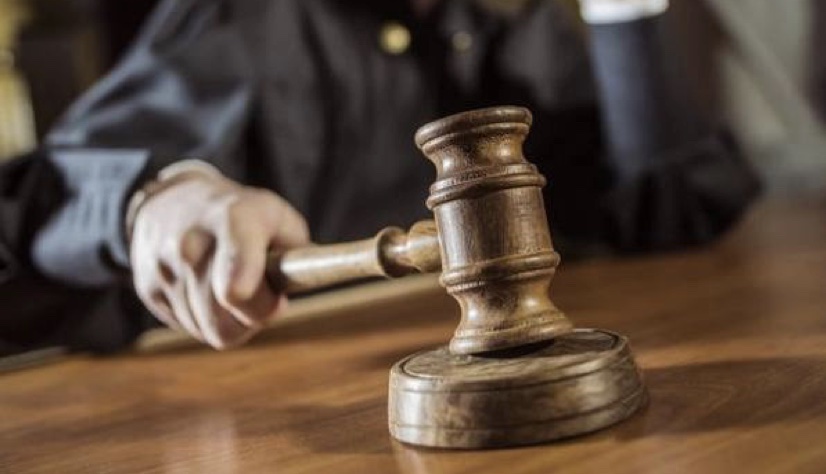 Вінничанин, обвинувачений у зґвалтуванні та причетності до незаконного обігу зброї, погрожував насильством судді