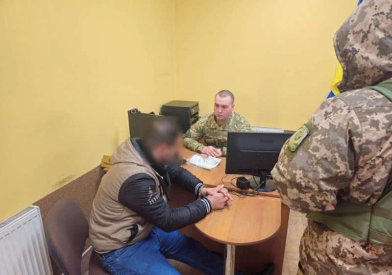 Громадянин Азербайджану намагався підкупити українських прикордонників на Вінниччині
