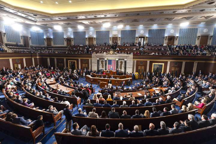 Палата представників США затвердила короткостроковий бюджет, який дозволить уряду уникнути шатдауну: що це означає для України?