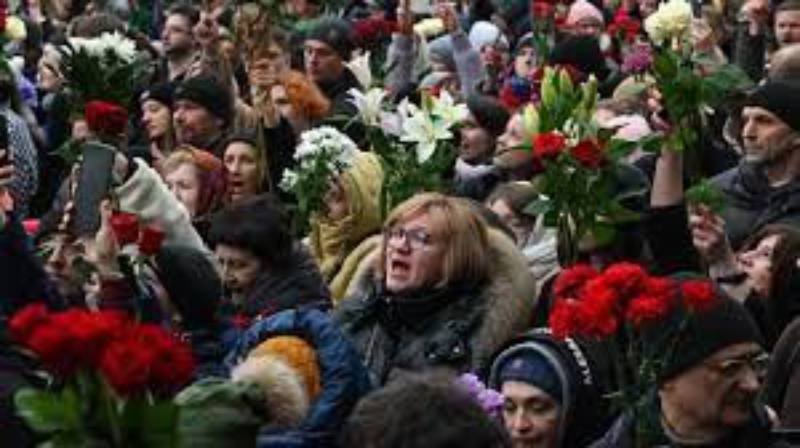 На похороні Навального поліція затримала 130 людей за непокору владі