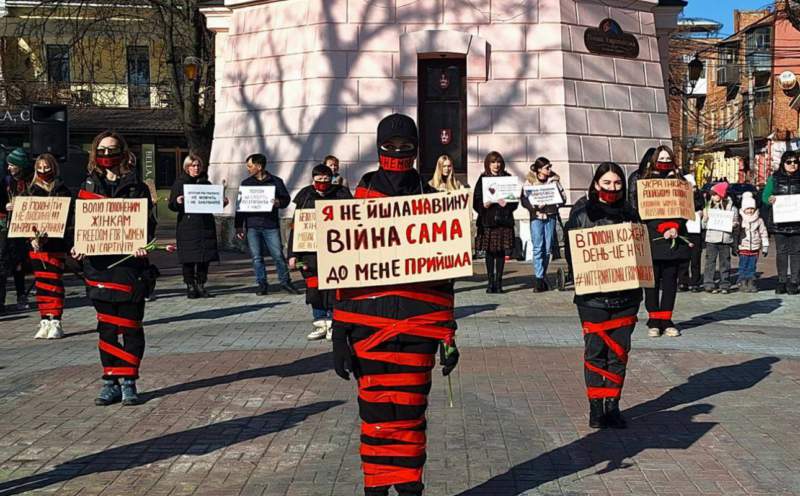 Акцію на підтримку полонених жінок провели у Вінниці