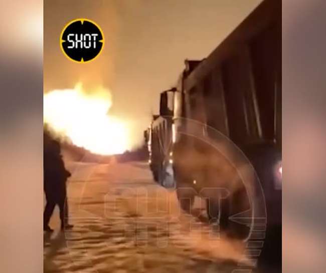 Після влучання горить нафтобаза в Курській області, а в Ханти-Мансійському окрузі вибухнув магістральний газопровід