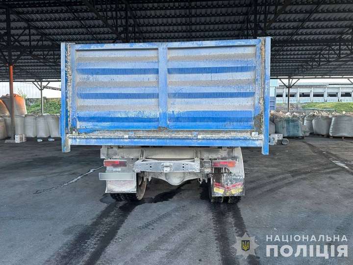 На підприємстві у Вінницькій області вантажівка переїхала працівника