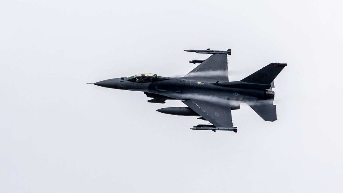У Франції українські льотчики розпочали підготовку до польотів на F-16