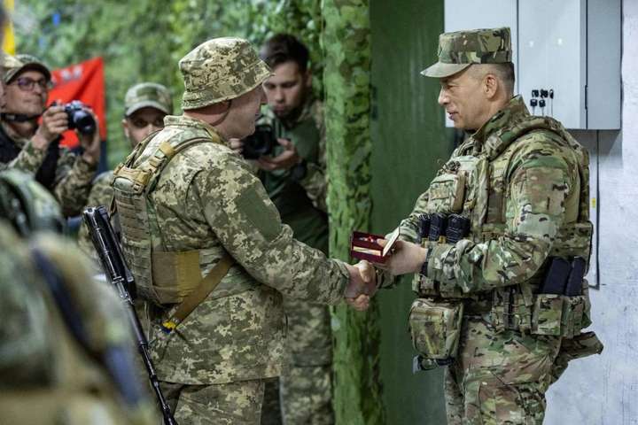 Старшого солдата із Вінниччини нагородив головнокомандувач