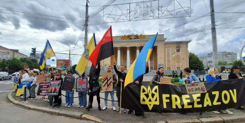 На підтримку полонених захисників у Вінниці провели мирну акцію