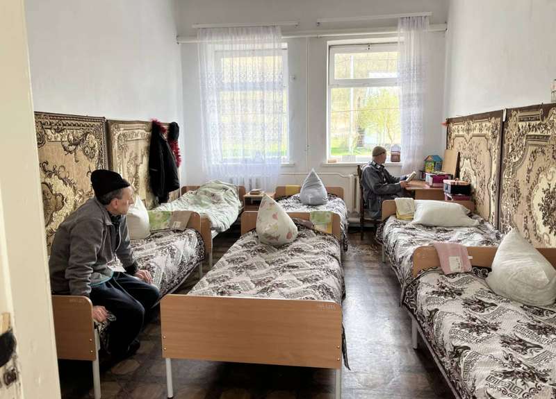 “Усім пацієнтам давали препарат, від якого вони жовтіли і помирали”, – скаржаться в інтернаті