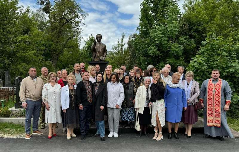 Пам’ятник Кобцю відкрили у Вінниці