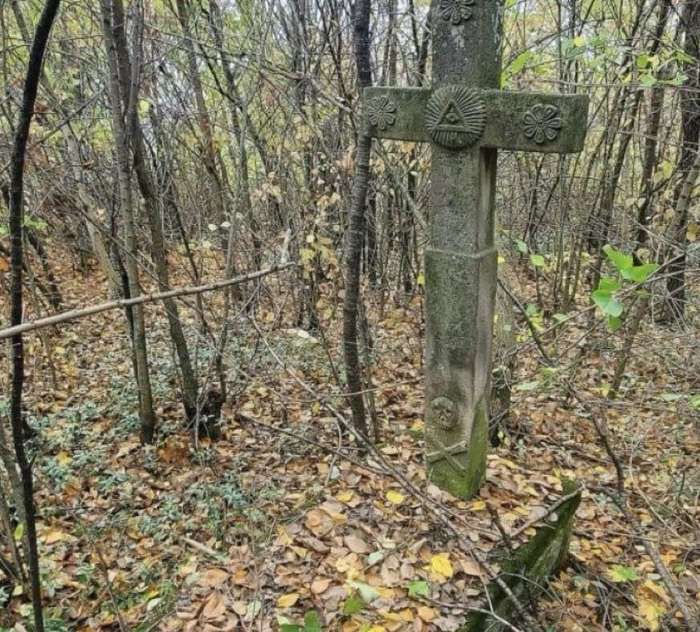 Масонське кладовище виявили у лісі поблизу селища Яланець Гайсинського району