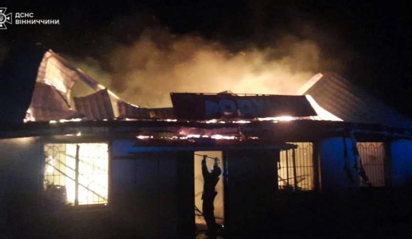 Блискавка вдарила у магазин