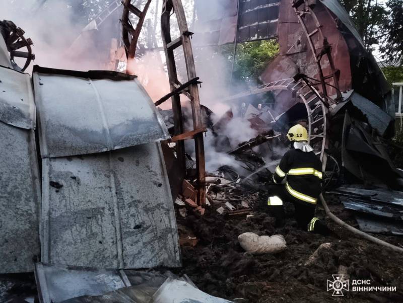 Уламки ворожого дрона впали на склад лікарні в місті Могилів-Подільський