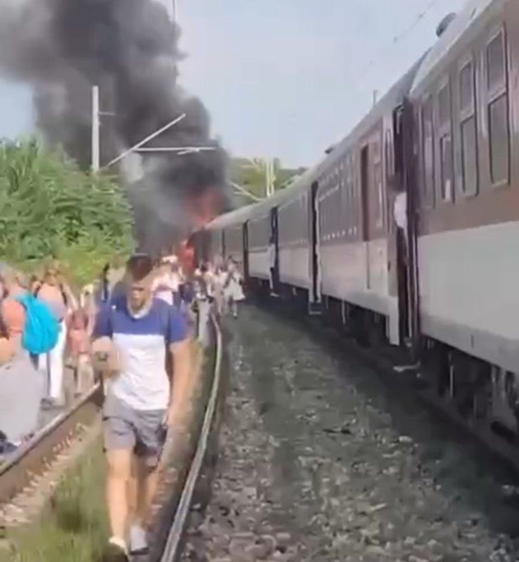 Автобус зіткнувся з потягом Будапешт-Прага