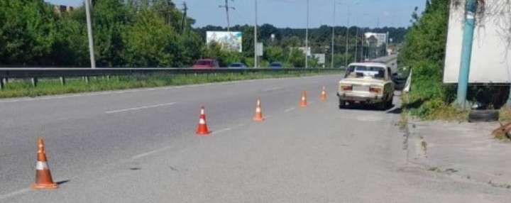 В Зарванцях під колесами легковика постраждала жінка