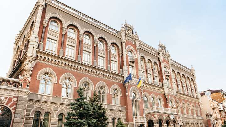 Банки в Україні мають право зупинити фінансову операцію