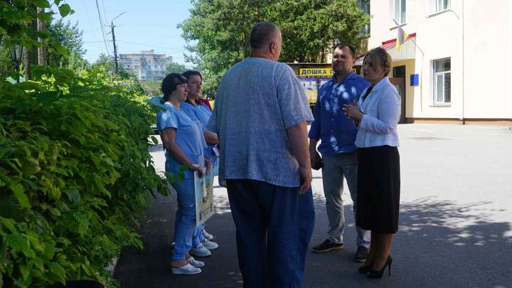 Олег Мейдич передав вінницькій лікарні апарат штучної нирки для лікування військових