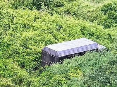 Вантажівка на військових номерах прорвала державний кордон з Угорщиною