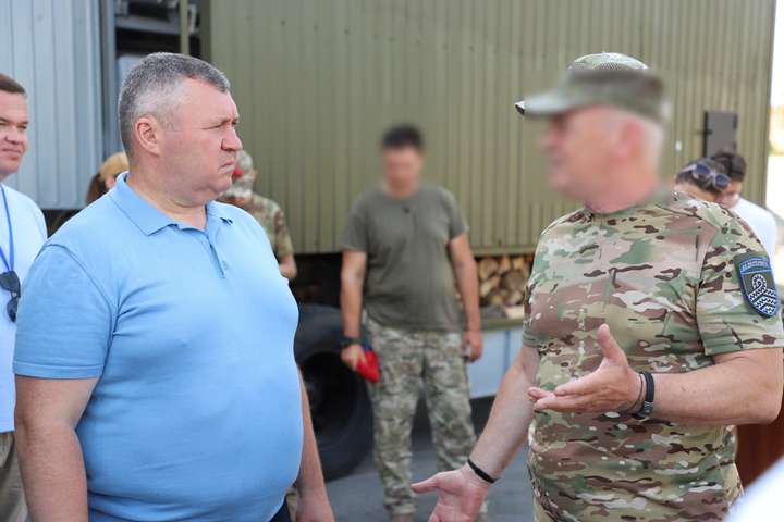 Мобільну лазню та fpv-дрони передали на фронт бойовій бригаді з Вінниччини