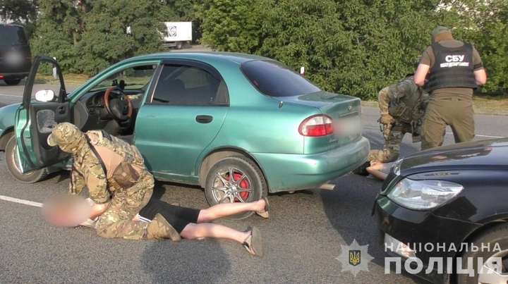 Викрадали мобілки загиблих воїнів та знімали гроші з їх рахунків