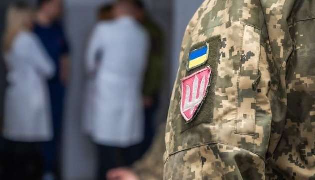 Чоловік відрубав собі пальці сокирою, щоб не проходити медкомісію у військкоматі