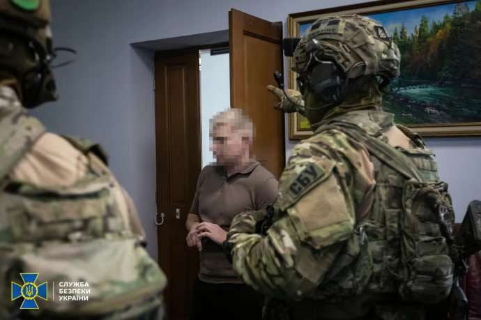 На другому фронті – без змін: високопоставлені заброньовані мародери продовжують грабувати країну