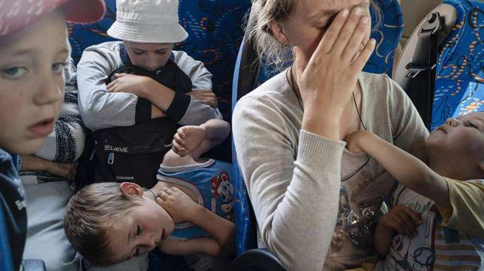 росіяни продовжують незаконно вивозити і мілітаризовувати дітей