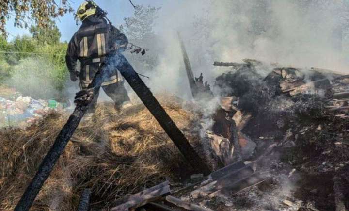 Через недопалок згоріло три тонни сіна