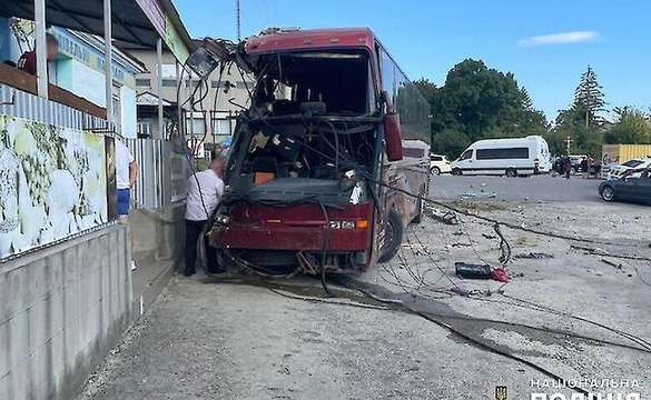 На Хмельниччині автобус із дітьми потрапив у ДТП