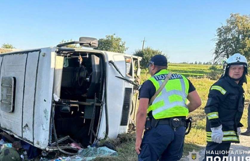 Автобус з дітьми потрапив у ДТП. Є загиблі