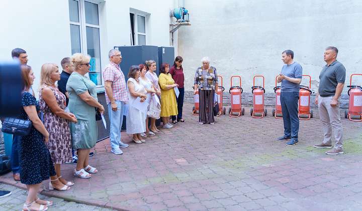 Подарунки за зразкові укриття: Вінницький міський голова Сергій Моргунов відзначив керівників управлінських компаній, старших по будинках та голів ОСББ