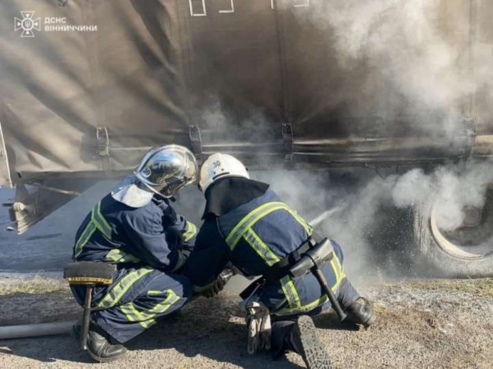 Під час руху спалахнула вантажівка