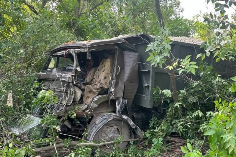 Після ДТП водія КамАЗа вирізали з кабіни