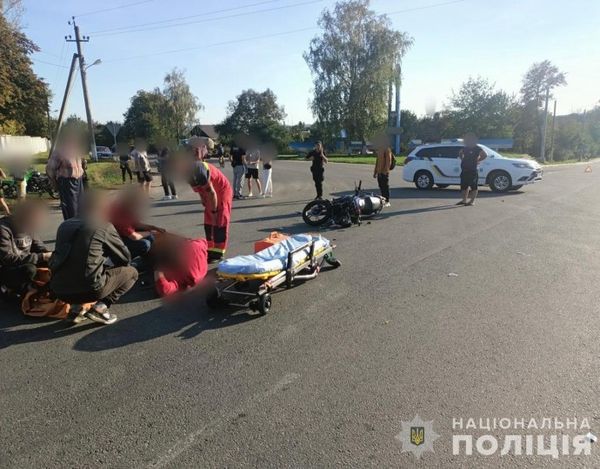 Водій Porsch зіткнувся з мотоциклом у Гнівані. Постраждало двоє людей