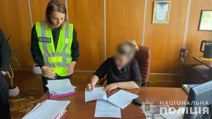 Головну лікарку затримали на хабарі у Вінницькій області