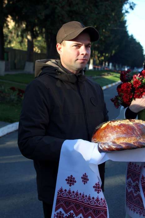 Бійця, який повернувся з полону, урочисто зустріли в Іллінцях