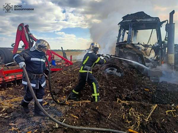 На Гайсинщині у полі загорівся трактор