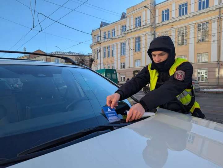 За паркування на центральних вулицях Вінниці встановили штраф