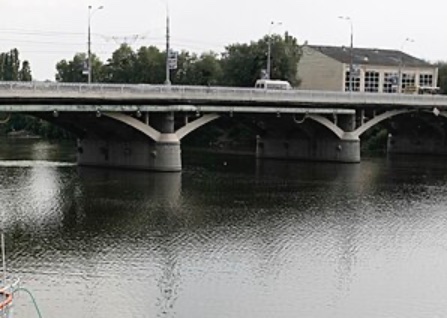 Кинувся з мосту. Хотів втопитись