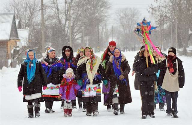 Коли за новим календарем колядувати, засівати та щедрувати