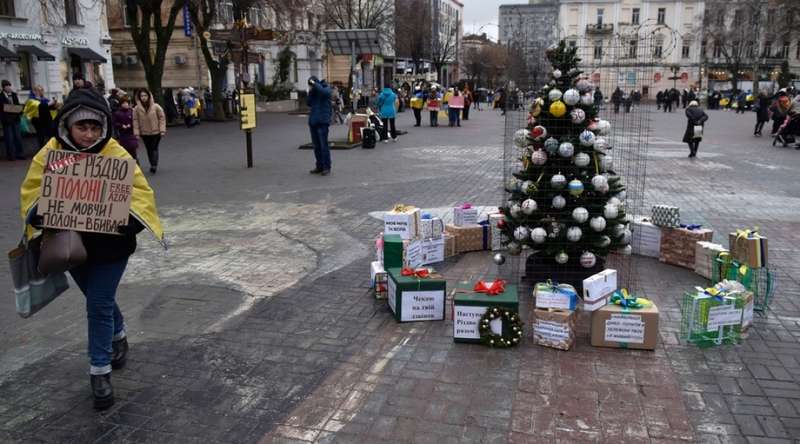 У Вінниці встановили новорічну ялинку за ґратами