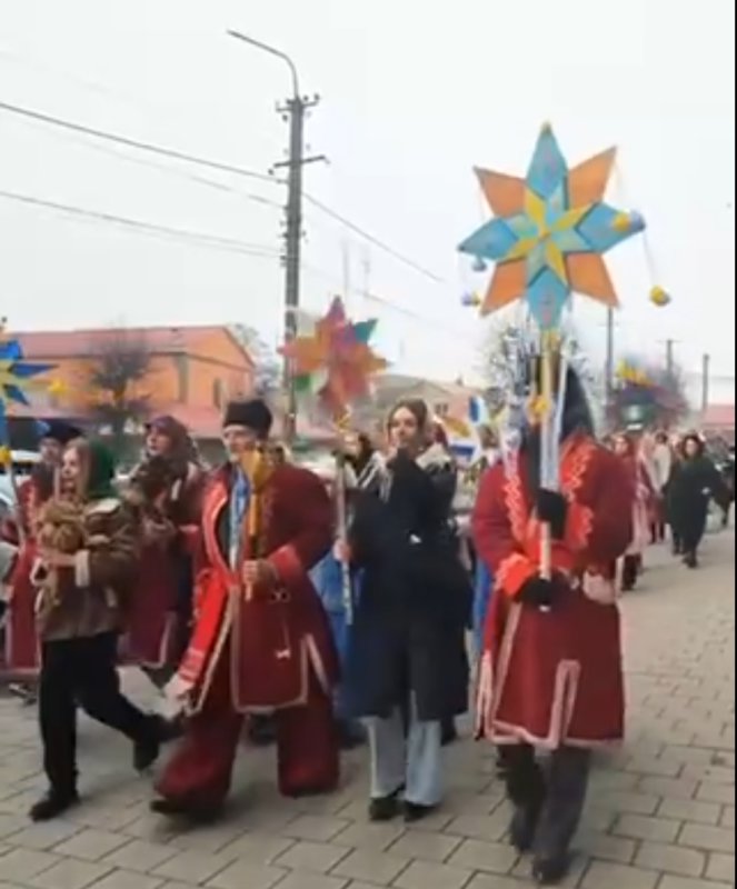 100 Різдвяних зірок створили у Гніванській громаді (відео)