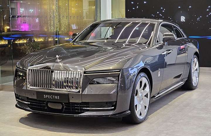 13 українців під час війни придбали нові Rolls-Royce за понад 600 тис євро