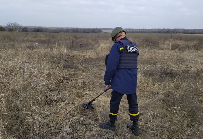 Вінницькі піротехніки продовжують розмінування українських земель