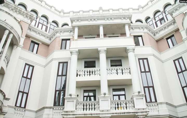 РФ повідомляє про мільярдні прибутки від продажу квартири Зеленського та іншого майна українців в Криму