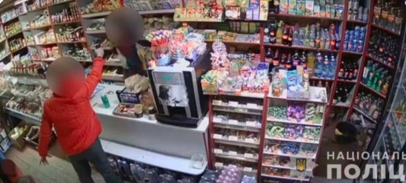 Погрожував зброєю продавчині і хотів підірвати магазин