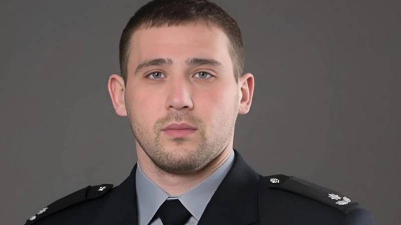 Генерал поліції щодня в робочий час проводив кілька годин у міському спорткомплексі