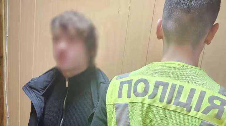 Затримали хлопця, який хотів підпалити прапорці загиблим на Майдані Незалежності