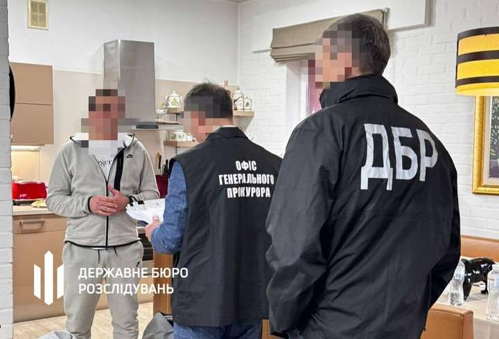 Нардеп вивіз 23 «ухилянта» за кордон, як водіїв – йому повідомлено про підозру